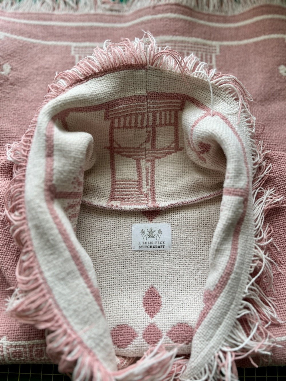 Pink and cream hearts cardigan, upcycled tapestry blanket, ladies' XL / 2XL - Picture 5 of 11